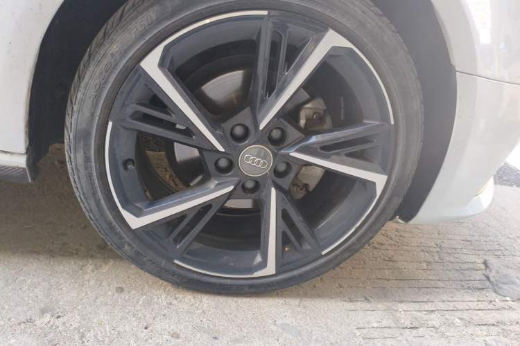 Used Audi A3 2016 Sportback 35 TFSI Ambition Right Front Wheel Hub
