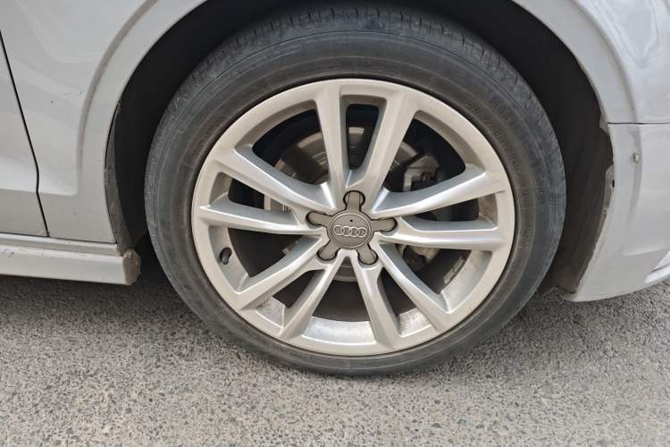 Used Audi A3 2016 Limousine 35 TFSI Style Edition Right Front Wheel Hub