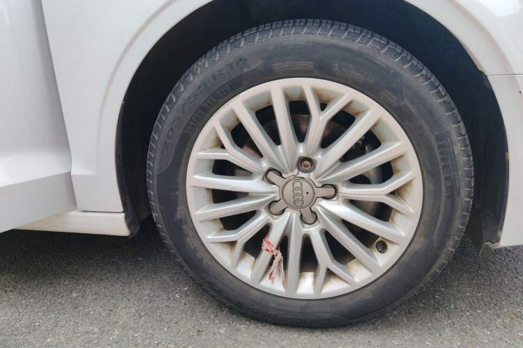Used Audi A3 2016 Limousine 35 TFSI Prestige Edition Right Front Wheel Hub