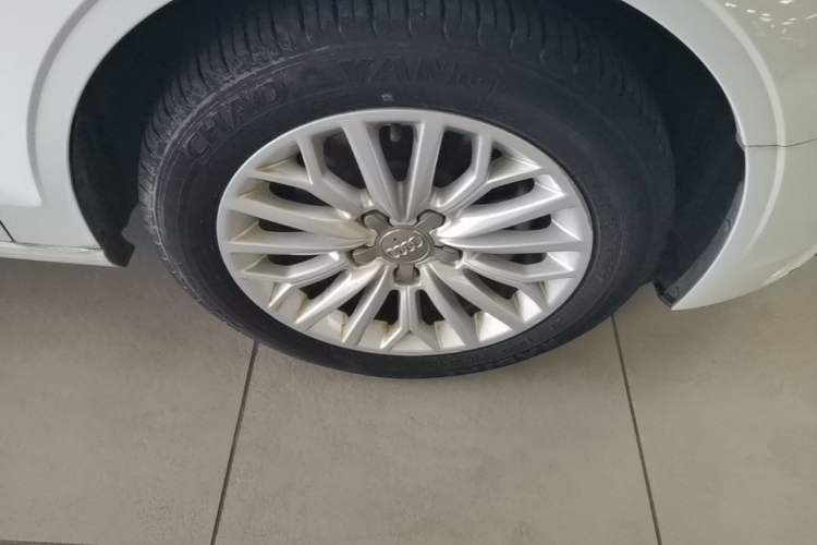 Used Audi A3 2016 Limousine 35 TFSI Ambition Edition Right Front Wheel Hub