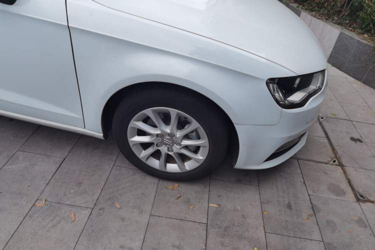 Used Audi A3 2016 Sportback 35 TFSI Ambition Edition Right Front Wheel Hub