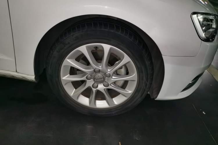 Used Audi A3 2016 Sportback 35 TFSI Ambition Right Front Wheel Hub