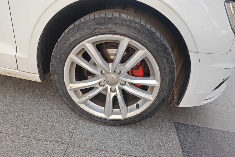 Used Audi A3 2016 Limousine 35 TFSI Style Edition Right Front Wheel Hub