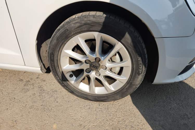Used Audi A3 2016 Sportback 35 TFSI Ambition Right Front Wheel Hub