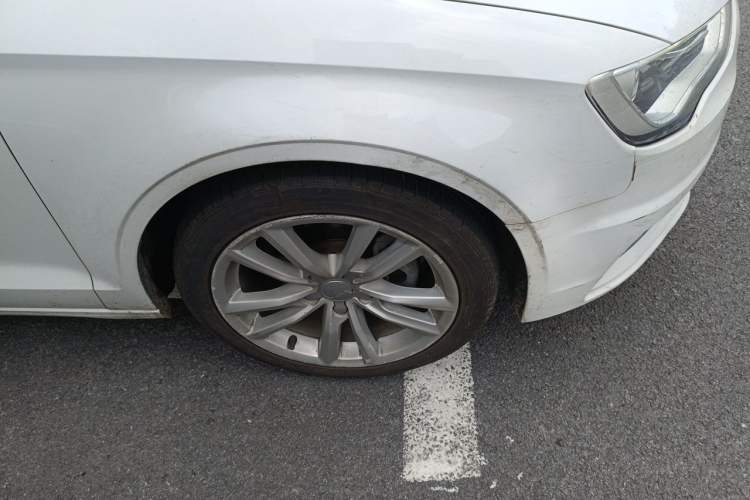 Used Audi A3 2016 Limousine 35 TFSI Style Edition Right Front Wheel Hub