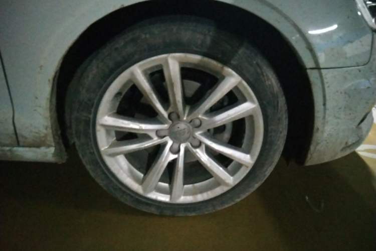 Used Audi A3 2016 Limousine 35 TFSI Style Edition Right Front Wheel Hub