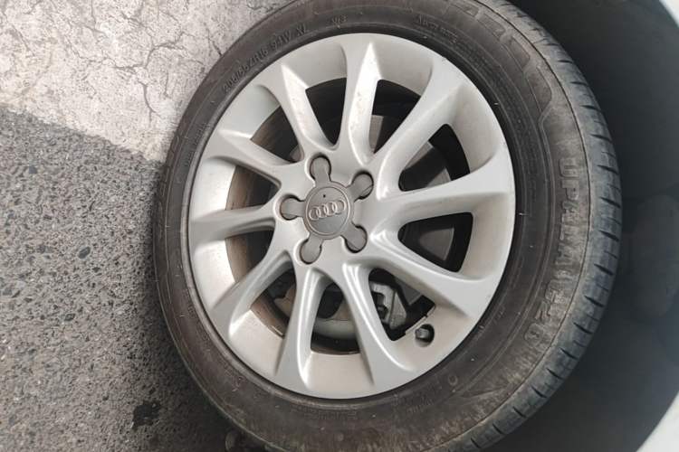 Used Audi A3 2016 Sportback 35 TFSI Ambition Edition Right Front Wheel Hub