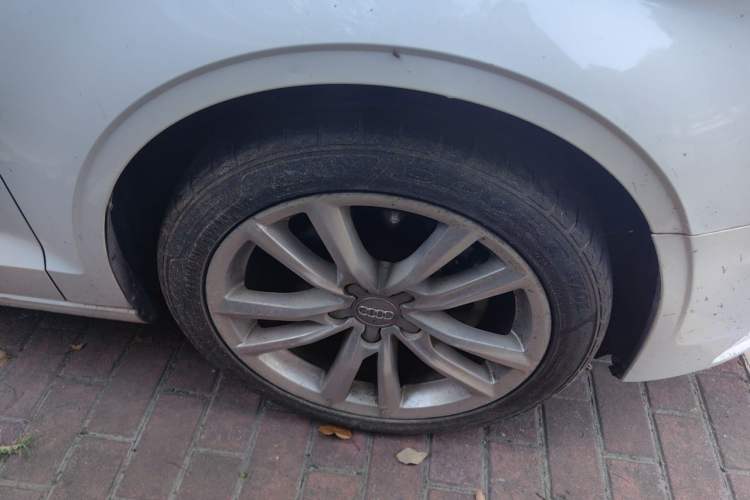 Used Audi A3 2016 Limousine 35 TFSI Style Edition Right Front Wheel Hub