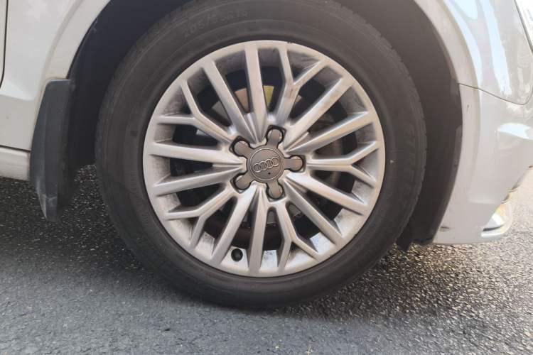 Used Audi A3 2016 Limousine 35 TFSI Prestige Edition Right Front Wheel Hub
