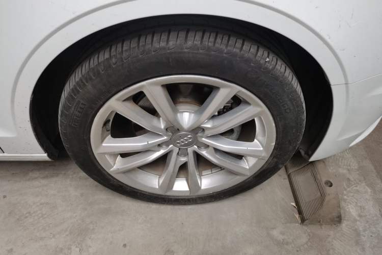 Used Audi A3 2016 Limousine 35 TFSI Style Edition Right Front Wheel Hub