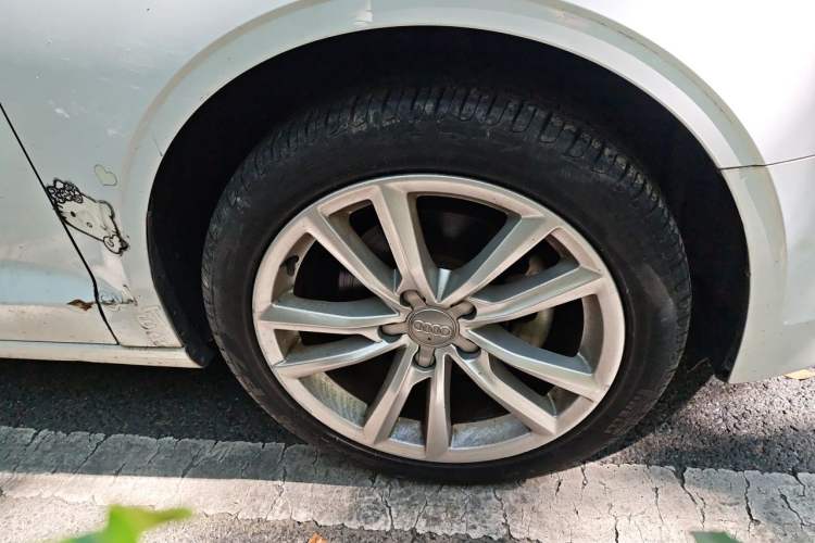 Used Audi A3 2016 Limousine 35 TFSI Style Edition Right Front Wheel Hub