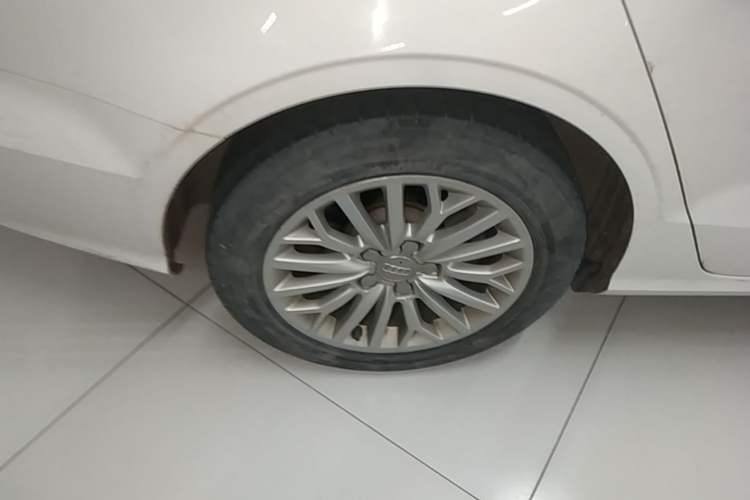 Used Audi A3 2016 Limousine 35 TFSI Ambition Edition Right Rear Wheel Hub