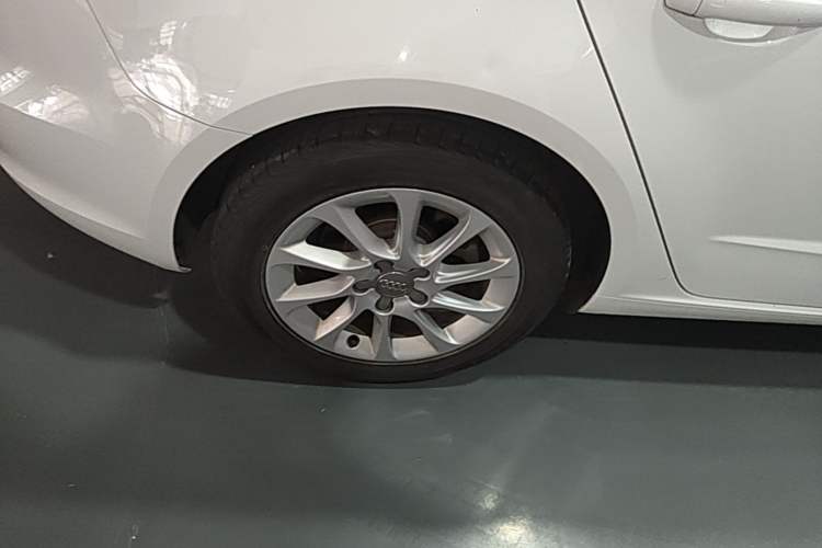 Used Audi A3 2016 Sportback 35 TFSI Ambition Edition Right Rear Wheel Hub