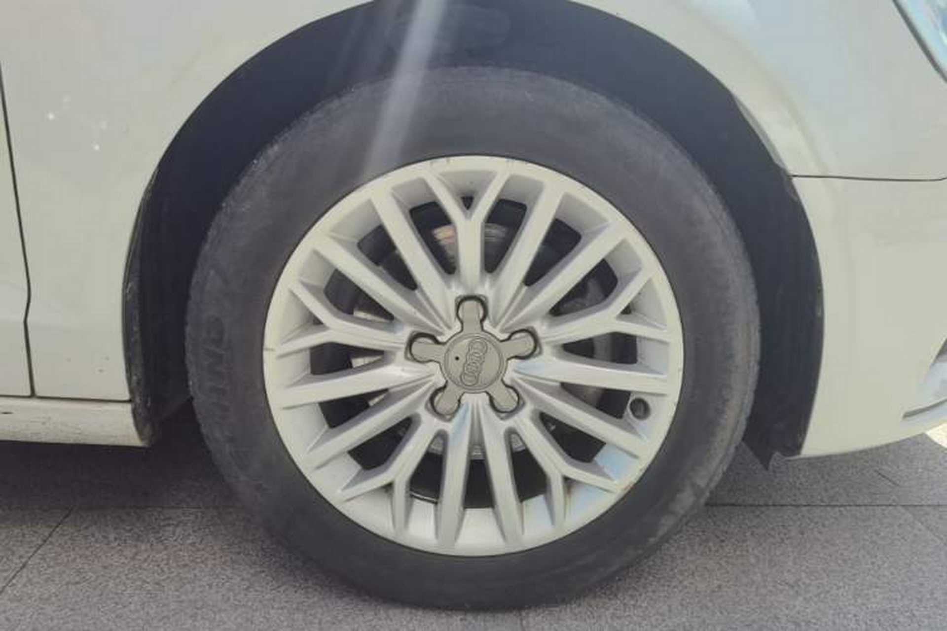 Used Audi A3 2016 Limousine 35 TFSI Prestige Edition Right Rear Wheel Hub