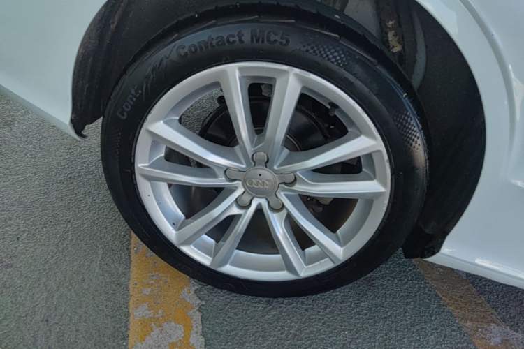 Used Audi A3 2016 Limousine 35 TFSI Style Edition Right Rear Wheel Hub