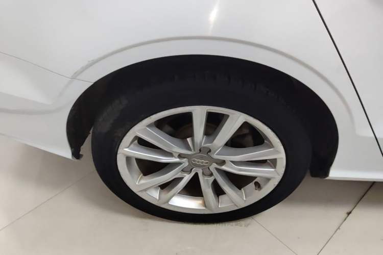 Used Audi A3 2016 Limousine 35 TFSI Style Edition Right Rear Wheel Hub