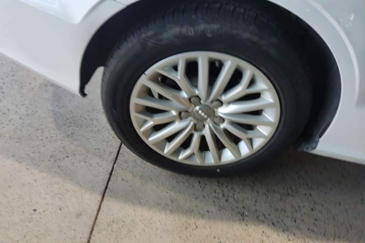 Used Audi A3 2016 Limousine 35 TFSI Prestige Edition Right Rear Wheel Hub