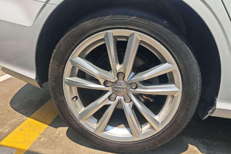 Used Audi A3 2016 Limousine 35 TFSI Style Edition Right Rear Wheel Hub
