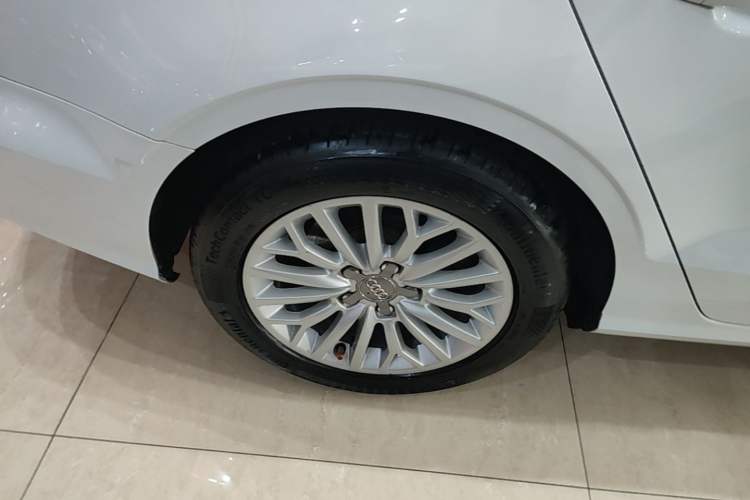 Used Audi A3 2016 Limousine 35 TFSI Prestige Edition Right Rear Wheel Hub