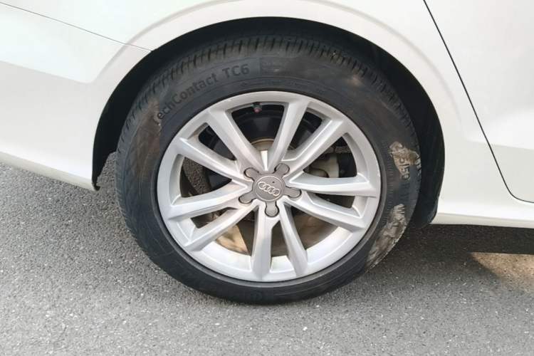 Used Audi A3 2016 Limousine 35 TFSI Style Edition Right Rear Wheel Hub