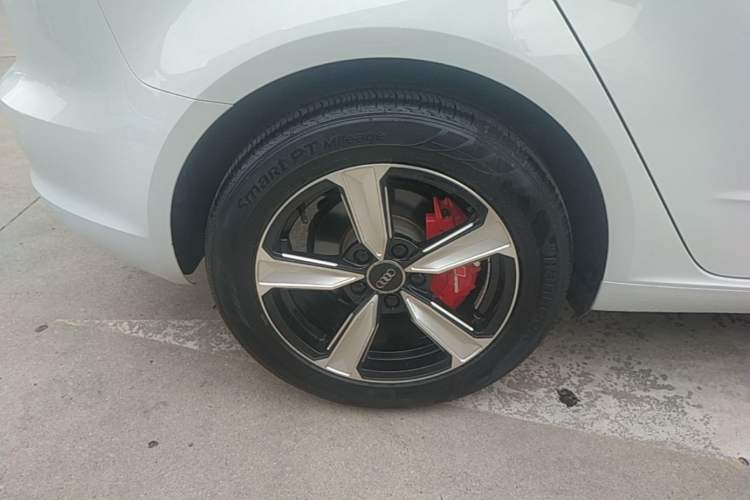 Used Audi A3 2016 Sportback 35 TFSI Ambition Right Rear Wheel Hub