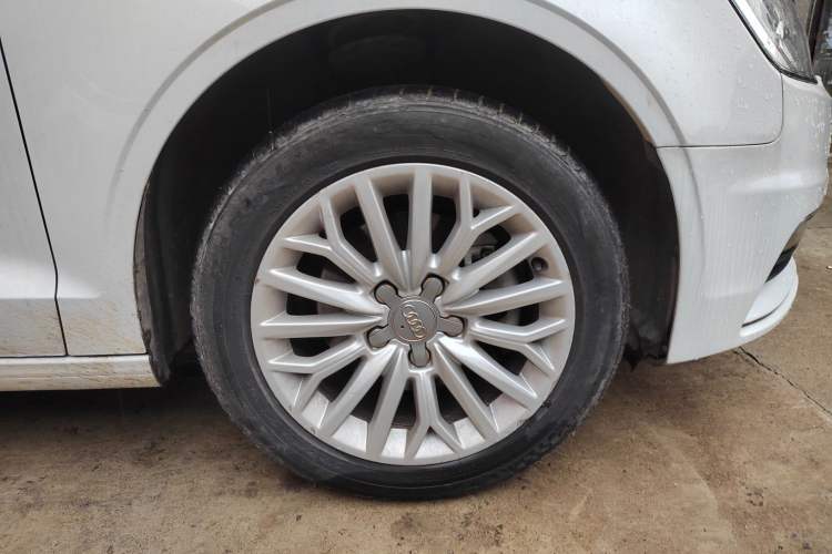 Used Audi A3 2016 Limousine 35 TFSI Prestige Edition Right Rear Wheel Hub