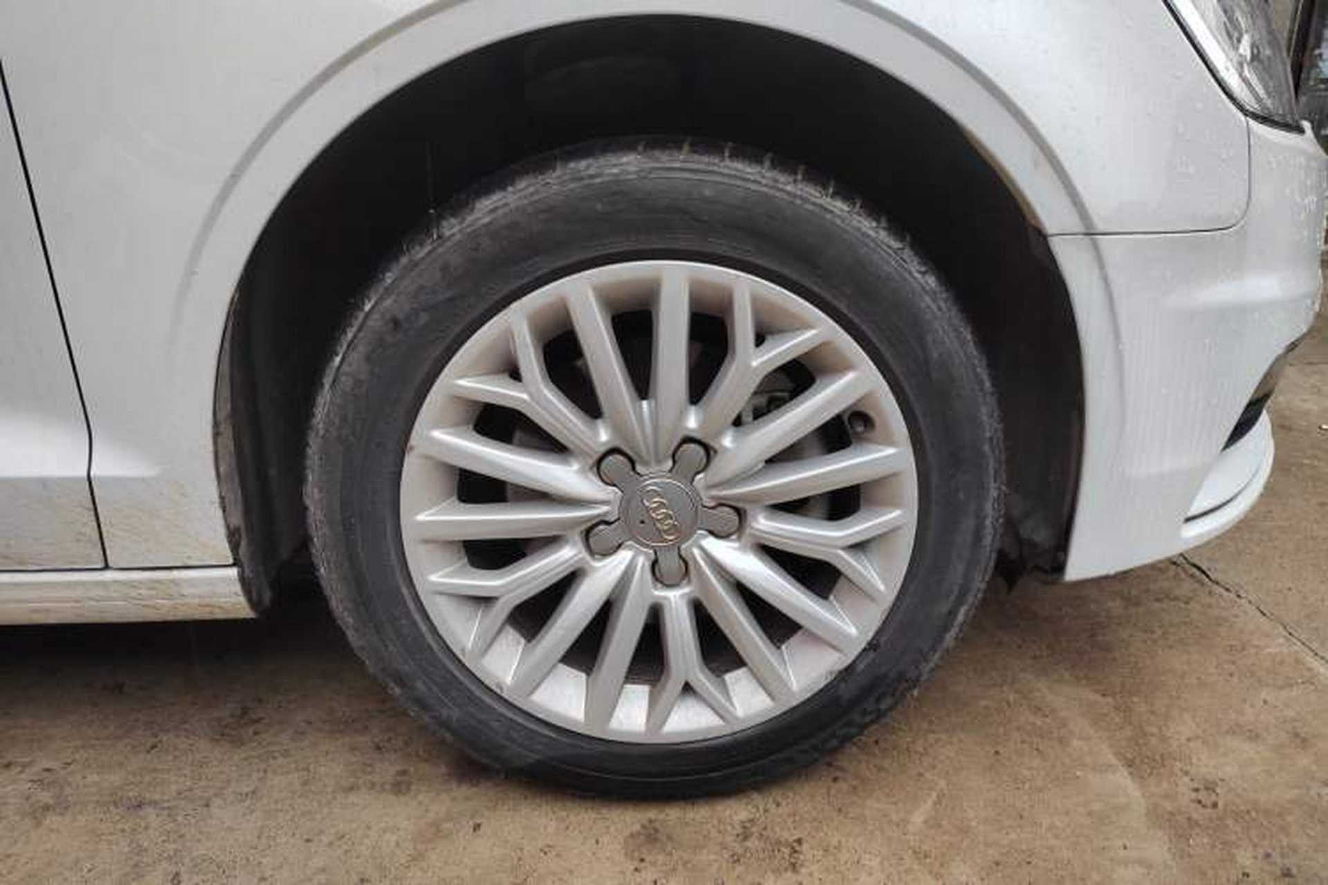 Used Audi A3 2016 Limousine 35 TFSI Prestige Edition Right Rear Wheel Hub