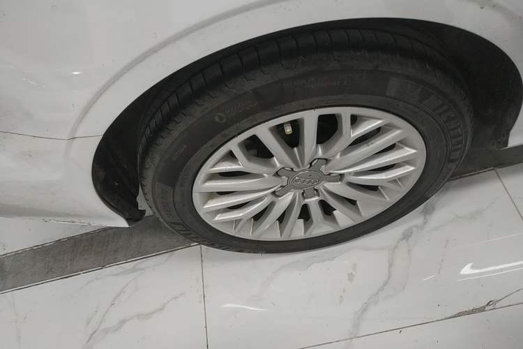 Used Audi A3 2016 Limousine 35 TFSI Prestige Edition Right Rear Wheel Hub