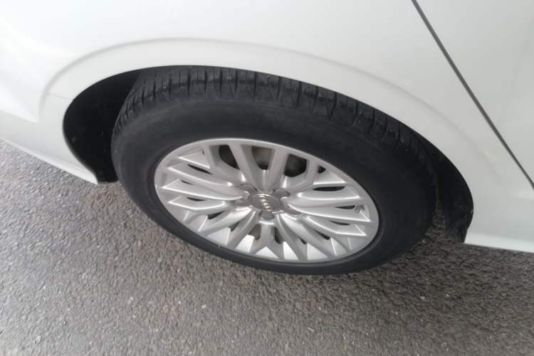 Used Audi A3 2016 Limousine 35 TFSI Prestige Edition Right Rear Wheel Hub