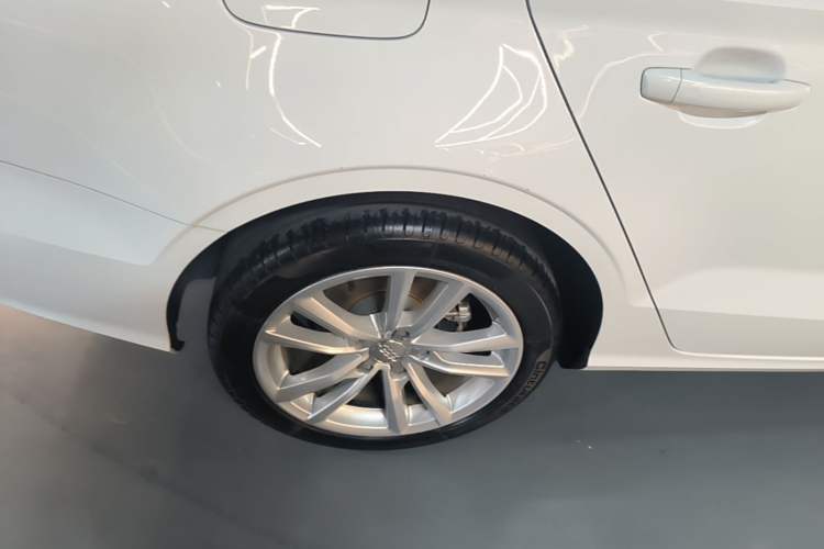 Used Audi A3 2016 Limousine 40 TFSI Style Edition Right Rear Wheel Hub