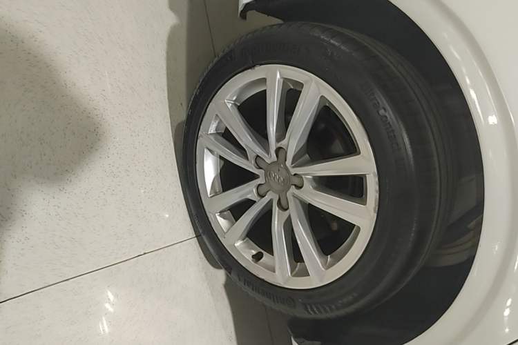 Used Audi A3 2016 Limousine 35 TFSI Style Edition Right Rear Wheel Hub