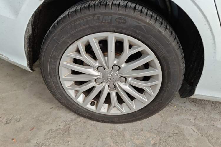 Used Audi A3 2016 Limousine 35 TFSI Prestige Edition Right Rear Wheel Hub
