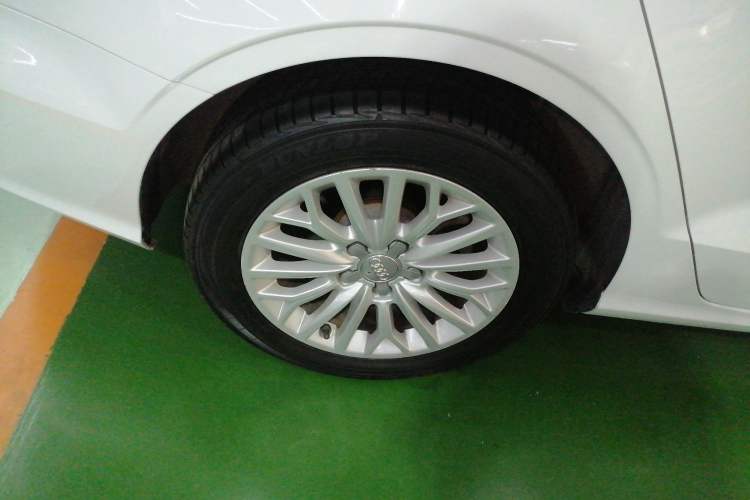 Used Audi A3 2016 Limousine 35 TFSI Prestige Edition Right Rear Wheel Hub