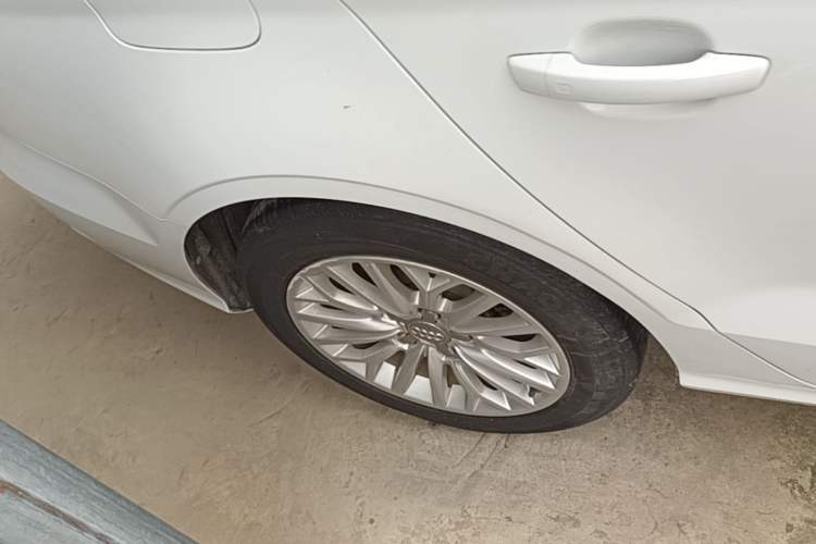 Used Audi A3 2016 Limousine 35 TFSI Ambition Edition Right Rear Wheel Hub