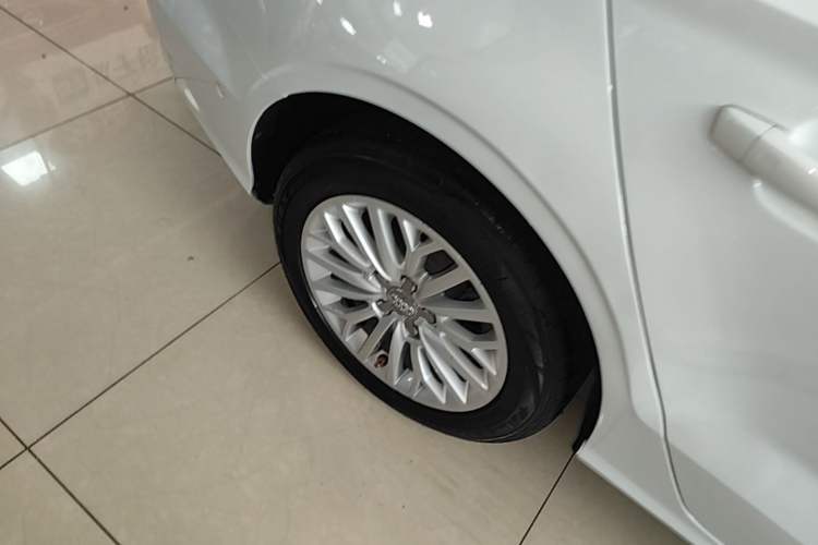 Used Audi A3 2016 Limousine 35 TFSI Ambition Edition Right Rear Wheel Hub