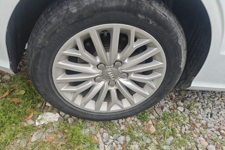 Used Audi A3 2016 Limousine 35 TFSI Prestige Edition Right Rear Wheel Hub