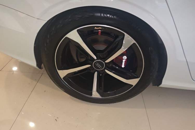 Used Audi A3 2016 Limousine 35 TFSI Ambition Edition Right Rear Wheel Hub