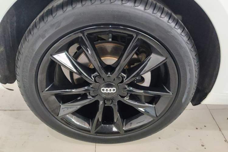 Used Audi A3 2016 Sportback 35 TFSI Ambition Right Rear Wheel Hub