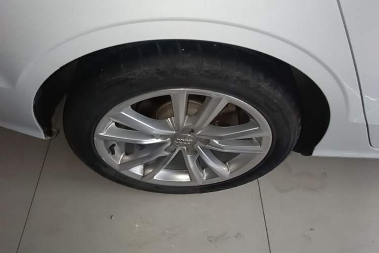 Used Audi A3 2016 Limousine 35 TFSI Style Edition Right Rear Wheel Hub