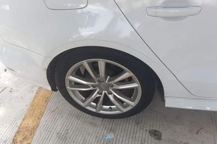 Used Audi A3 2016 Limousine 35 TFSI Style Edition Right Rear Wheel Hub