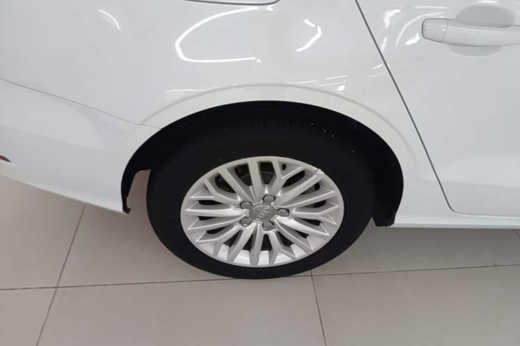 Used Audi A3 2016 Limousine 35 TFSI Ambition Edition Right Rear Wheel Hub