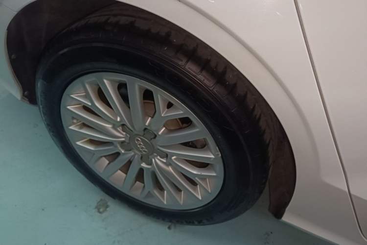Used Audi A3 2016 Limousine 35 TFSI Ambition Edition Right Rear Wheel Hub