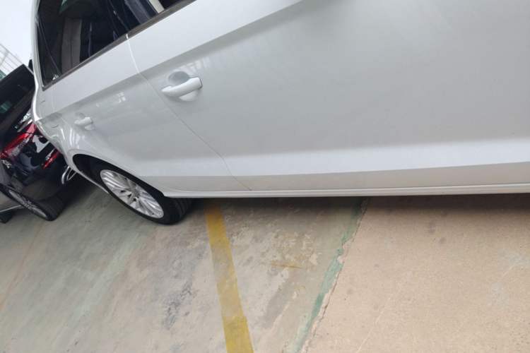 Used Audi A3 2016 Limousine 35 TFSI Prestige Edition Right Side Sill