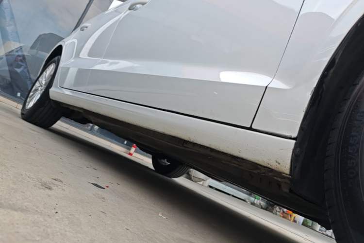 Used Audi A3 2016 Limousine 35 TFSI Prestige Edition Right Side Sill
