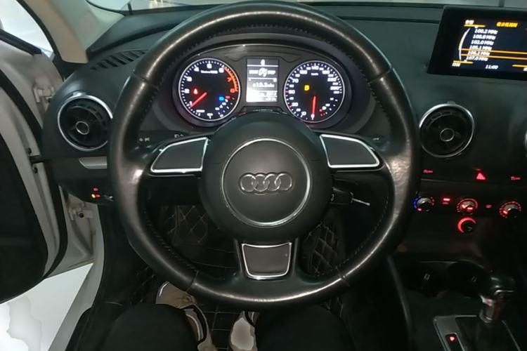 Used Audi A3 2016 Limousine 35 TFSI Ambition Edition Steering Wheel