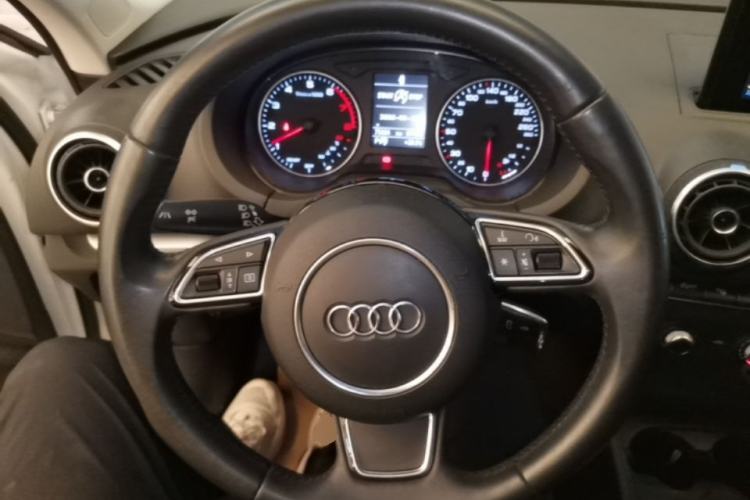 Used Audi A3 2016 Limousine 35 TFSI Ambition Edition Steering Wheel