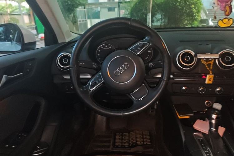 Used Audi A3 2016 Limousine 35 TFSI Prestige Edition Steering Wheel