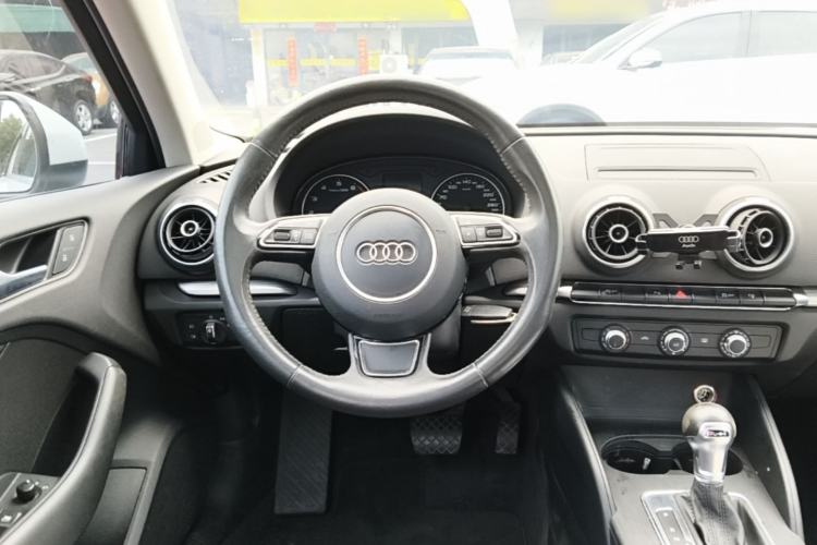 Used Audi A3 2016 Limousine 35 TFSI Prestige Edition Steering Wheel