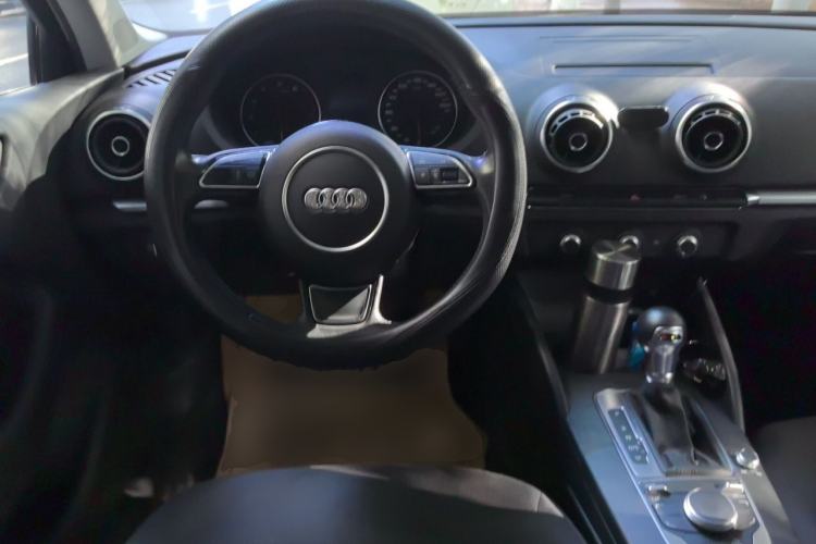 Used Audi A3 2016 Limousine 35 TFSI Ambition Edition Steering Wheel