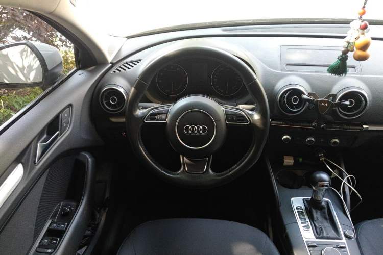 Used Audi A3 2016 Limousine 35 TFSI Prestige Edition Steering Wheel